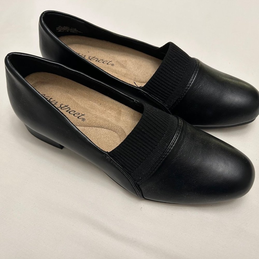 Easy Street Womens Aba Black Dressy Flat Loafer Shoes Low 1 inch Heel Size 7 1/2